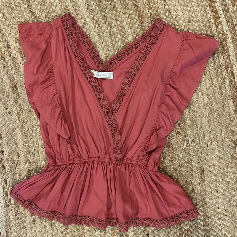 [abercrombie&fitch] ruffle top, sz M